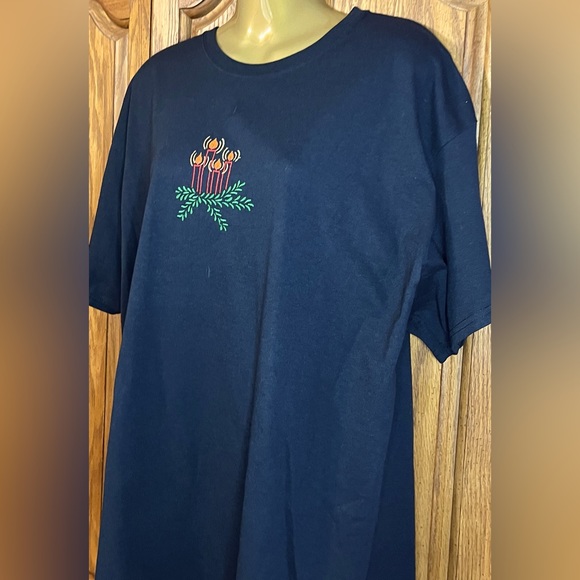 Candlelight Tshirt in black with Embroidered candles in XL - Picture 4 of 5